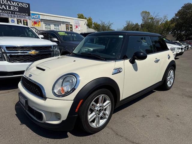 Photo of 2012 White MINI Cooper S