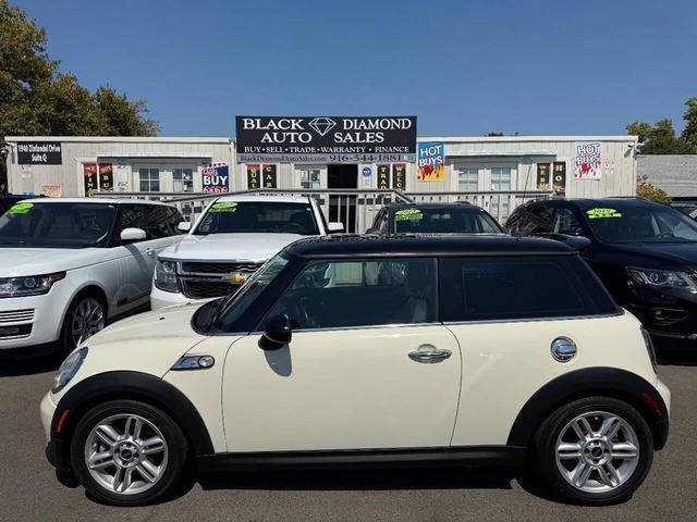Photo of 2012 White MINI Cooper S
