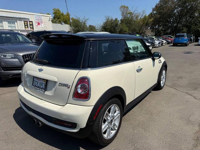 Photo of 2012 White MINI Cooper S