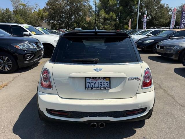 Photo of 2012 White MINI Cooper S