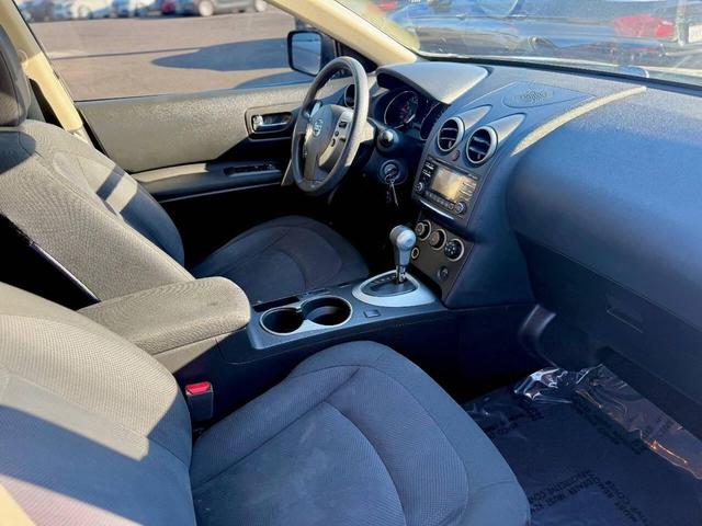 Photo of 2015 Gray Nissan Rogue Select