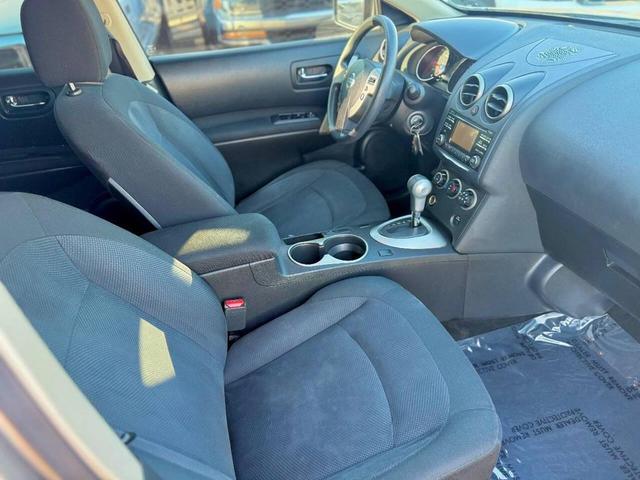 Photo of 2015 Gray Nissan Rogue Select