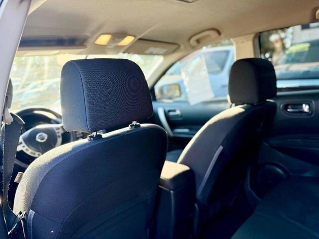 Photo of 2015 Gray Nissan Rogue Select