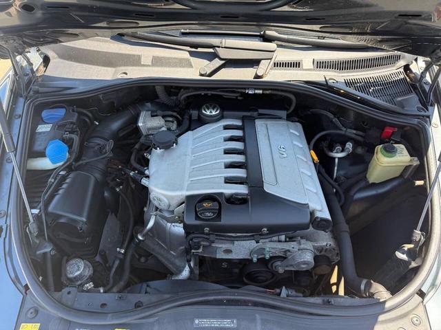 Photo of 2006 Offroad Gray Volkswagen Touareg