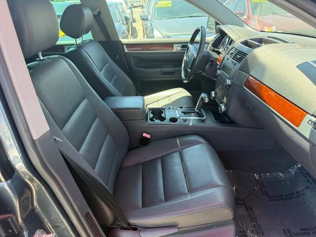 Photo of 2006 Offroad Gray Volkswagen Touareg