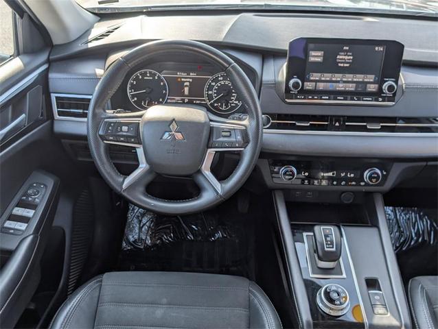 Photo of 2023 Mercury Gray Metallic Mitsubishi Outlander