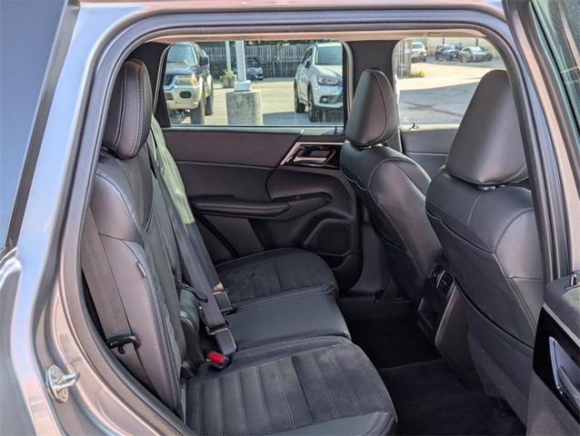 Photo of 2023 Mercury Gray Metallic Mitsubishi Outlander