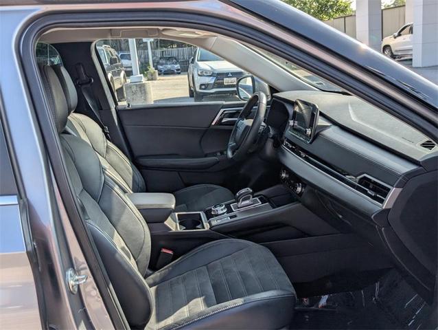 Photo of 2023 Mercury Gray Metallic Mitsubishi Outlander