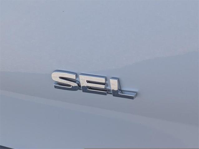 Photo of 2025 White Diamond / Black Mitsubishi Outlander