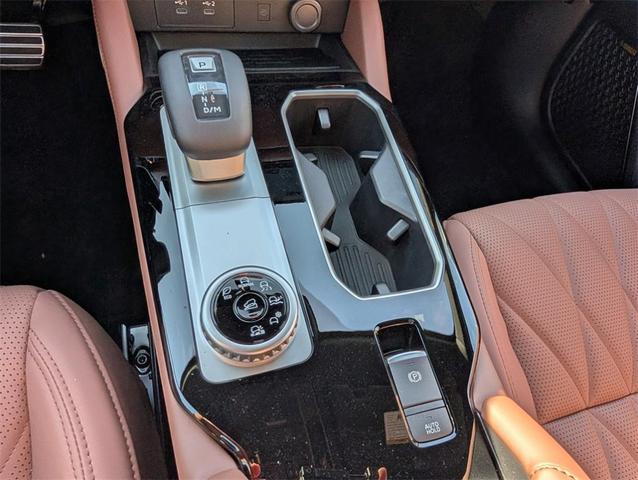 Photo of 2025 White Diamond / Black Mitsubishi Outlander