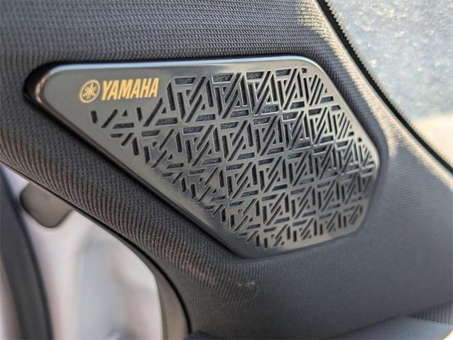 Photo of 2025 White Diamond / Black Mitsubishi Outlander
