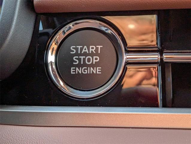 Photo of 2025 White Diamond / Black Mitsubishi Outlander