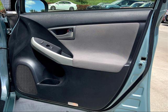 Photo of 2014 Pearl Toyota Prius