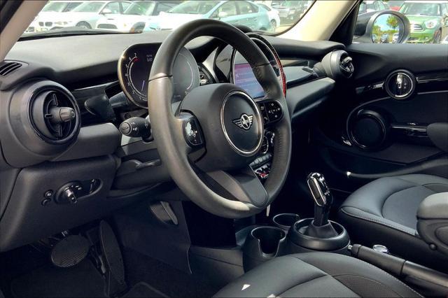 Photo of 2024 White Metallic MINI Hardtop