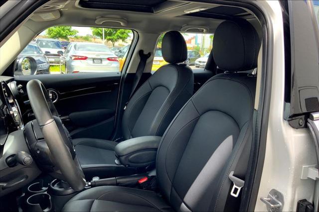 Photo of 2024 White Metallic MINI Hardtop