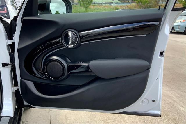 Photo of 2024 White Metallic MINI Hardtop
