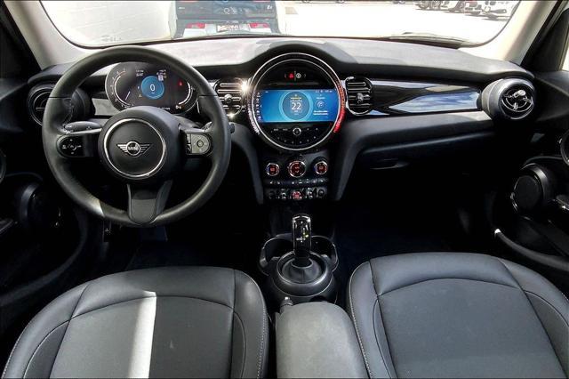 Photo of 2024 White Metallic MINI Hardtop