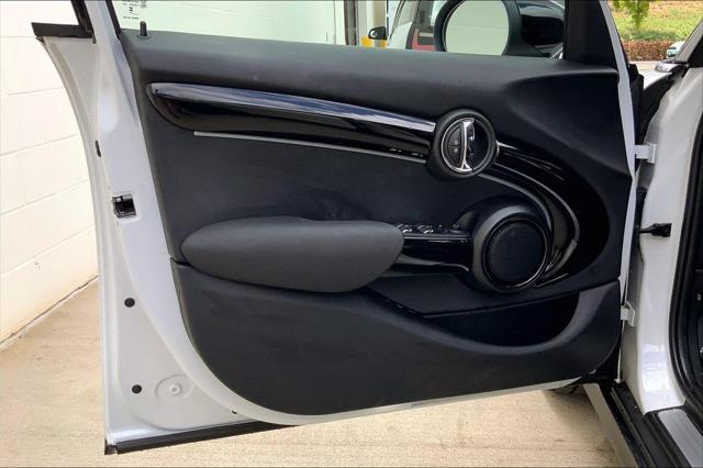 Photo of 2024 White Metallic MINI Hardtop
