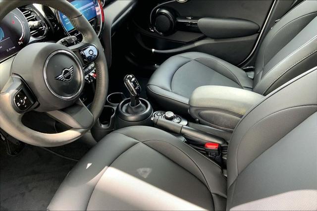Photo of 2024 White Metallic MINI Hardtop