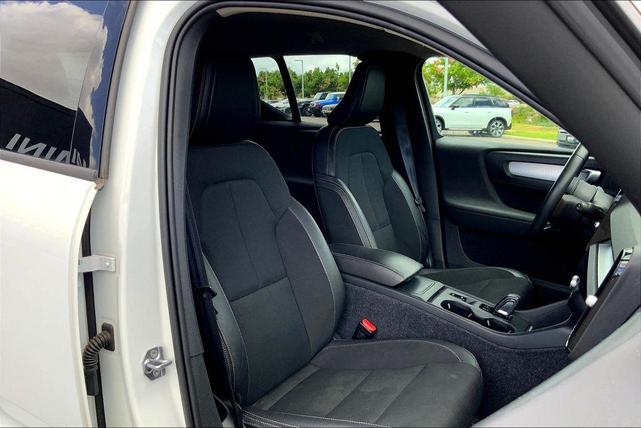 Photo of 2020 Ice White Volvo XC40