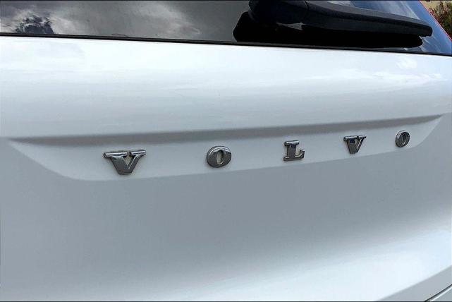 Photo of 2020 Ice White Volvo XC40