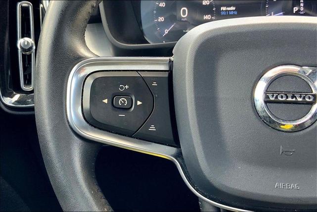 Photo of 2020 Ice White Volvo XC40