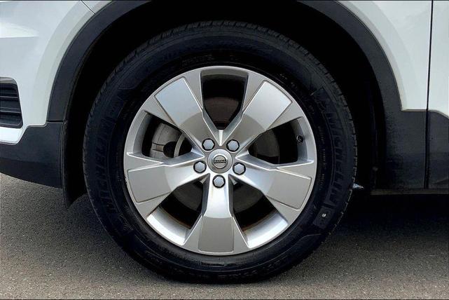 Photo of 2020 Ice White Volvo XC40