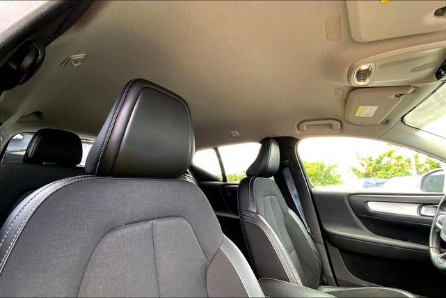 Photo of 2020 Ice White Volvo XC40