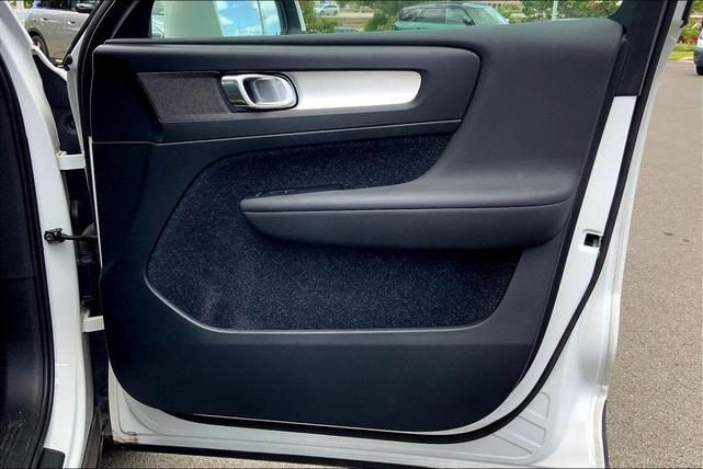 Photo of 2020 Ice White Volvo XC40