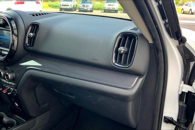 Photo of 2020 Light White MINI Countryman