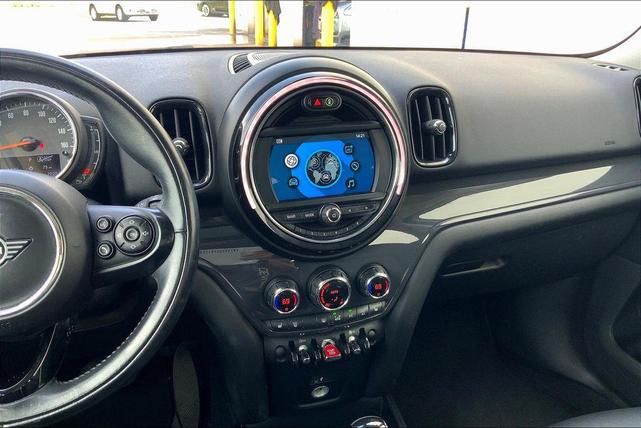 Photo of 2020 Light White MINI Countryman
