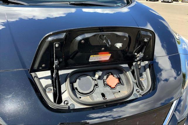 Photo of 2021 Super Black Nissan Leaf