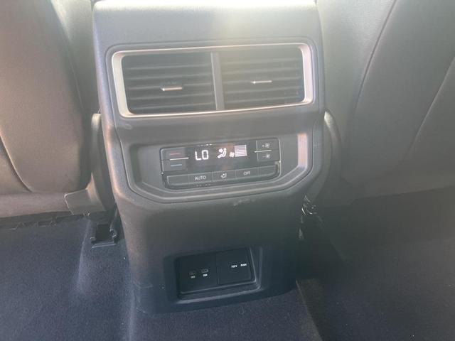 Photo of 2024 Deep Black Pearl Effect Volkswagen Atlas
