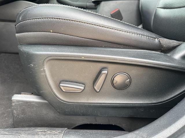 Photo of 2022 Silver Metallic Ford Escape