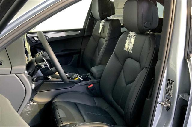 Photo of 2025 Dolomite Silver Metallic Porsche Macan
