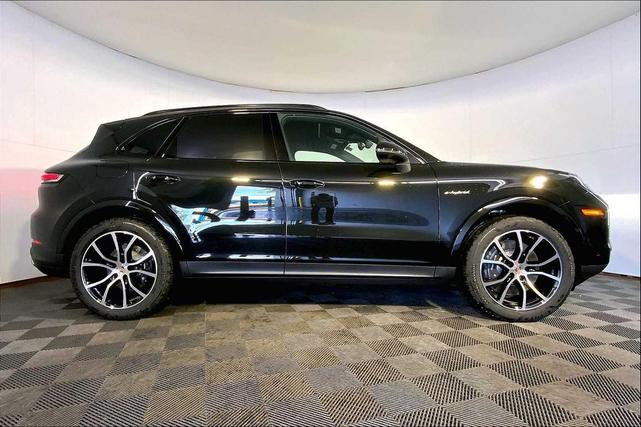 Photo of 2025 Chromite Black Metallic Porsche Cayenne
