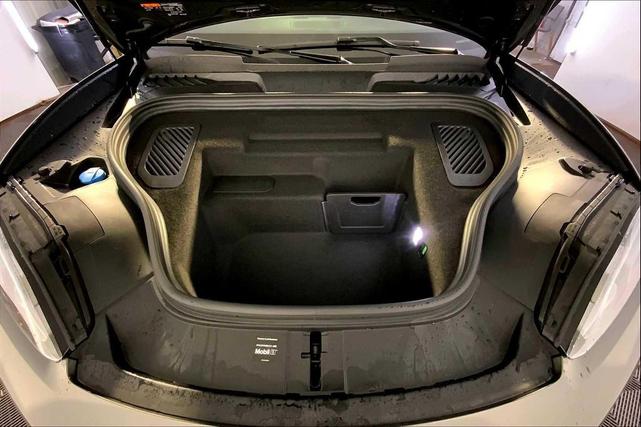Photo of 2025 Green Porsche Macan