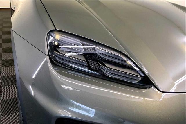 Photo of 2025 Green Porsche Macan