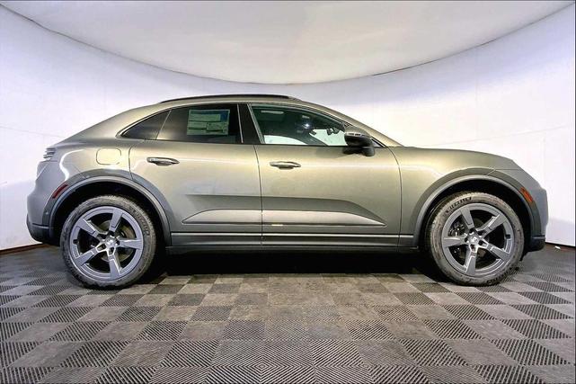 Photo of 2025 Green Porsche Macan