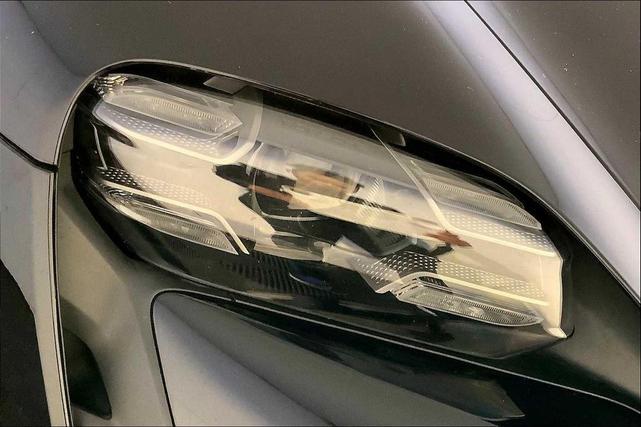 Photo of 2021 Jet Black Metallic Porsche Taycan