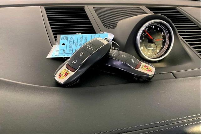 Photo of 2021 Dolomite Silver Metallic Porsche Macan