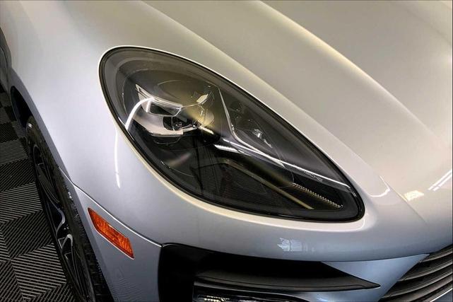 Photo of 2021 Dolomite Silver Metallic Porsche Macan
