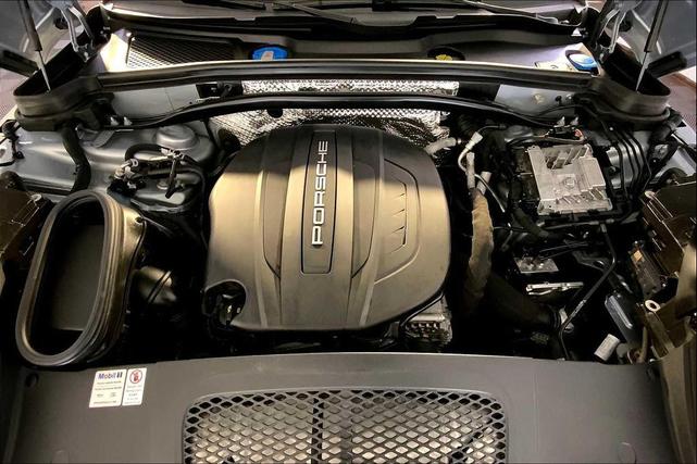Photo of 2021 Dolomite Silver Metallic Porsche Macan