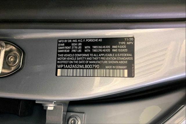 Photo of 2021 Dolomite Silver Metallic Porsche Macan