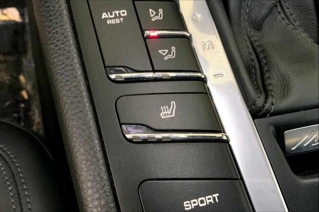 Photo of 2021 Dolomite Silver Metallic Porsche Macan