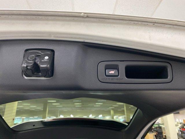 Photo of 2017 White Diamond Pearl Honda CR-V
