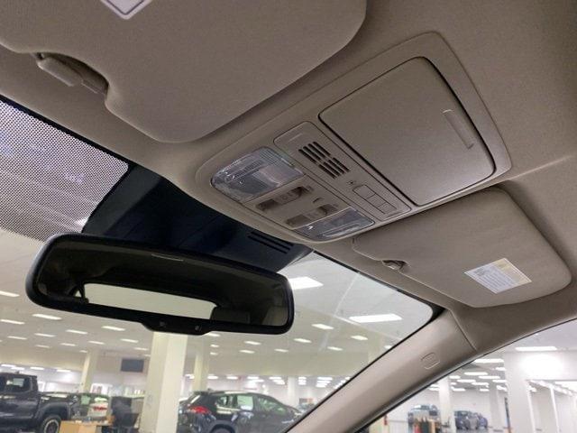 Photo of 2017 White Diamond Pearl Honda CR-V
