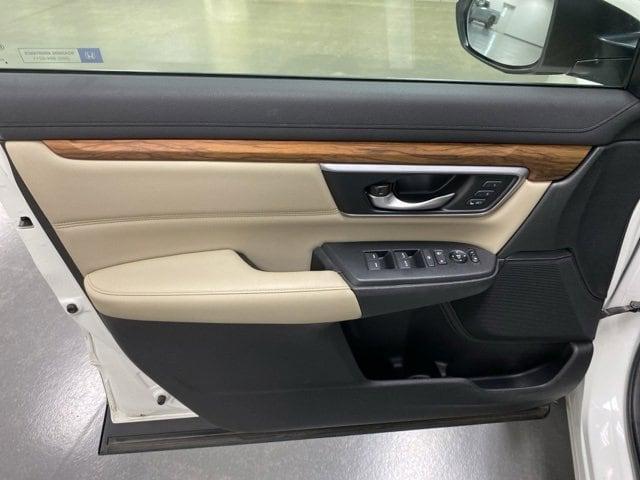 Photo of 2017 White Diamond Pearl Honda CR-V