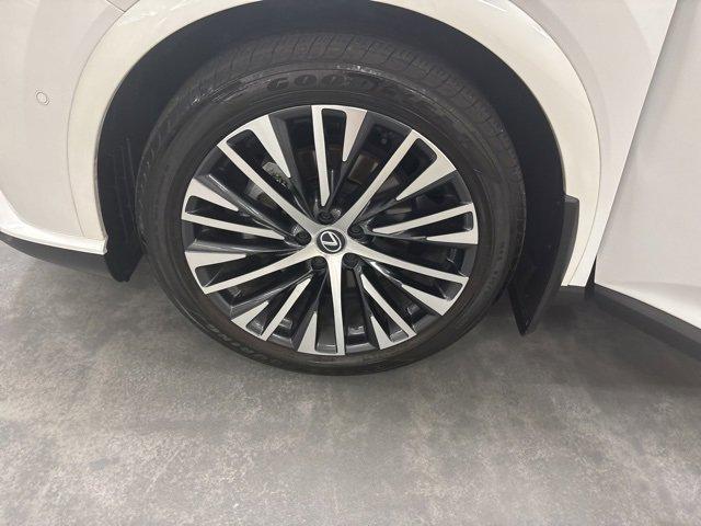 Photo of 2024 Eminent White Pearl Lexus RX 350