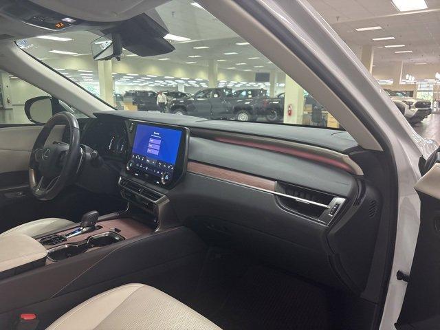 Photo of 2024 Eminent White Pearl Lexus RX 350